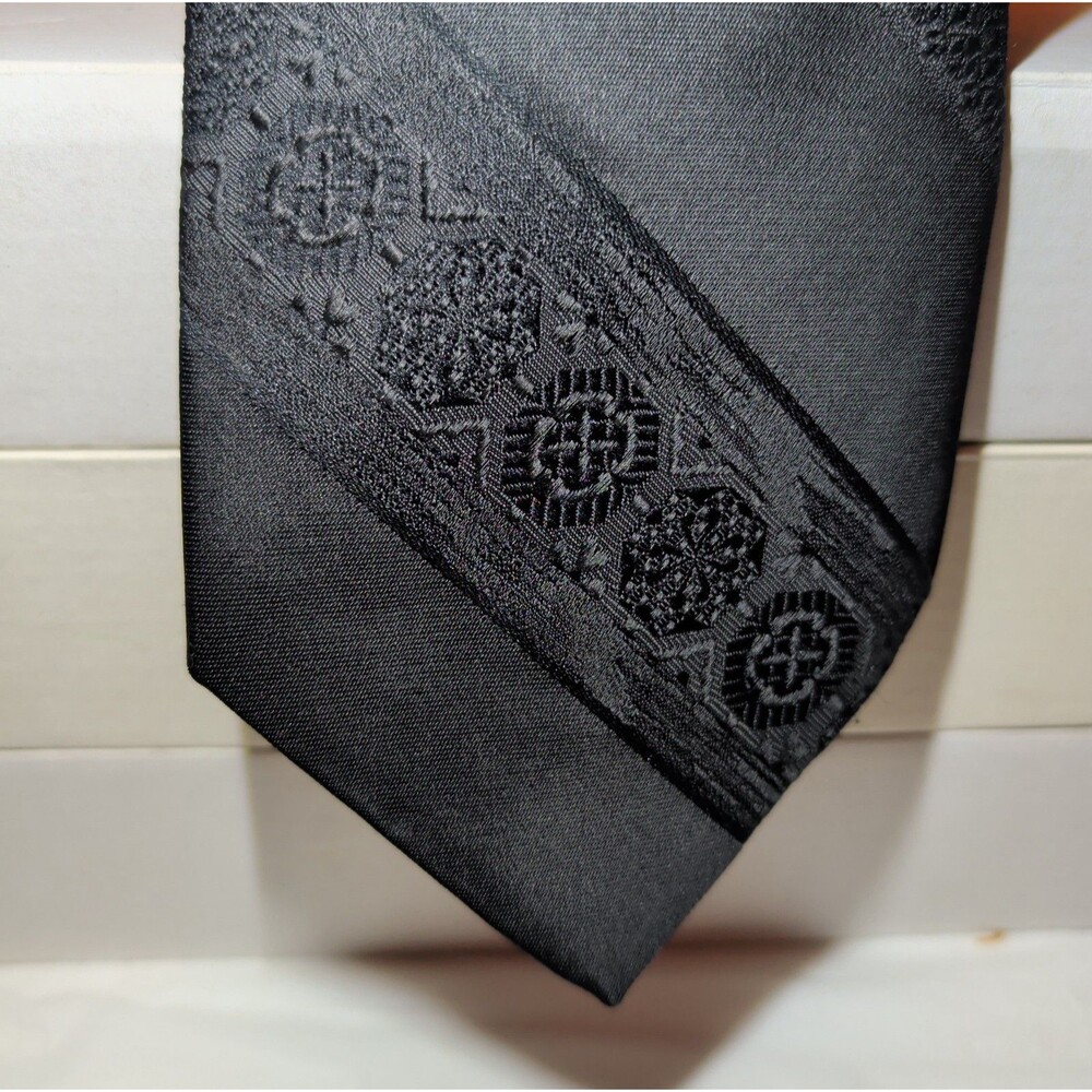 Vintage Black Jacquard Silk Necktie Wavy Geometric Stripe Heraldic Crest Tie - Picture 8 of 16